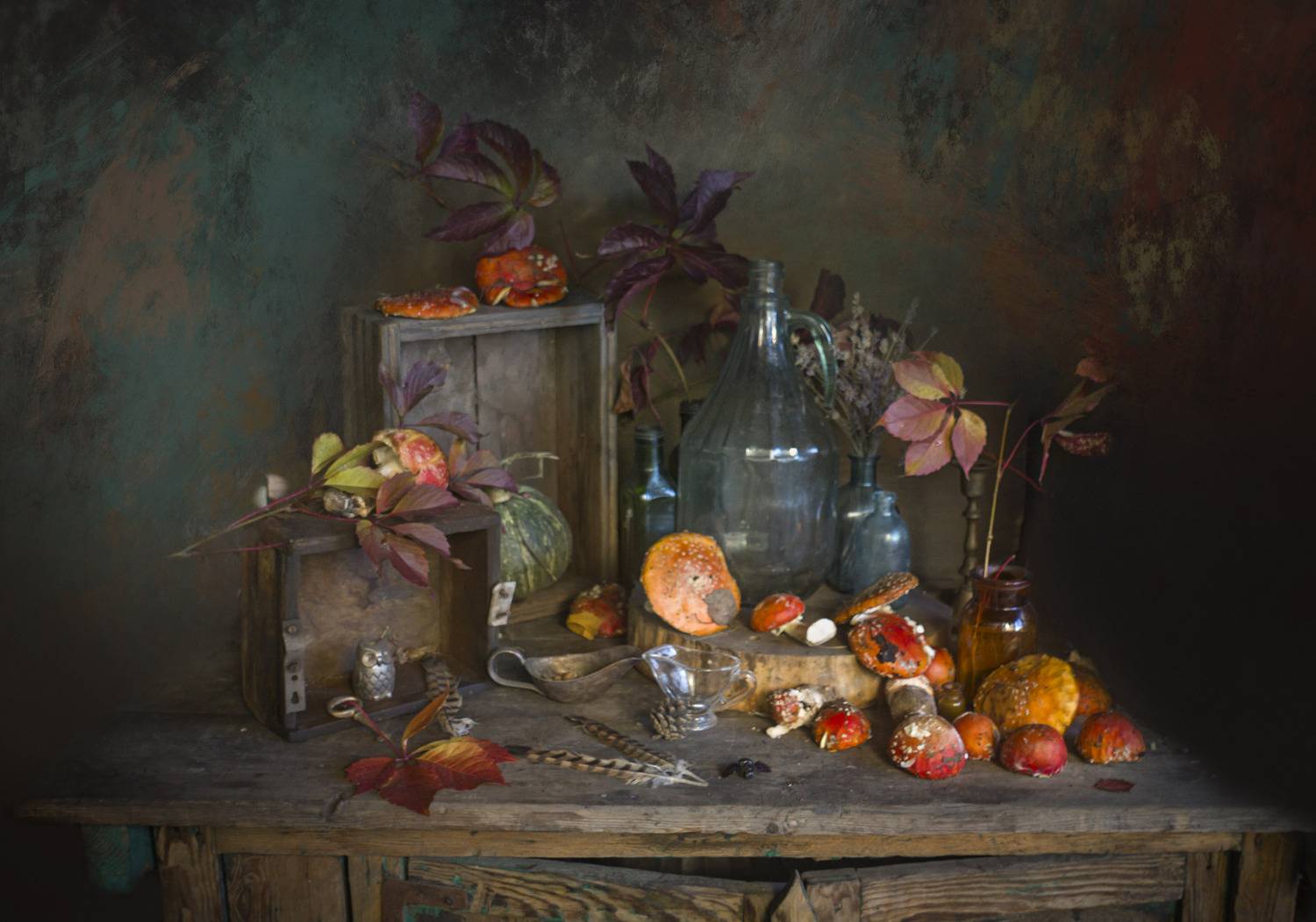 мухоморы, винтаж, ящики, бутылки, девичий виноград, осень, Зимина Лионелла