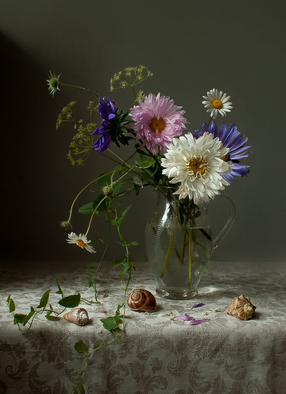 цветы, астры, букет Астры в стеклянном кувшинеphoto preview