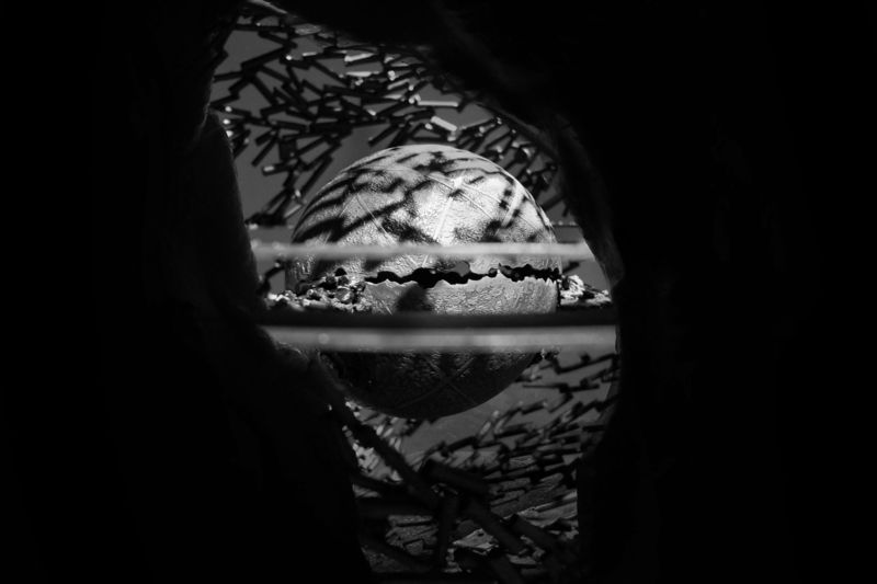 мир, прорыв, дыра Прорывphoto preview