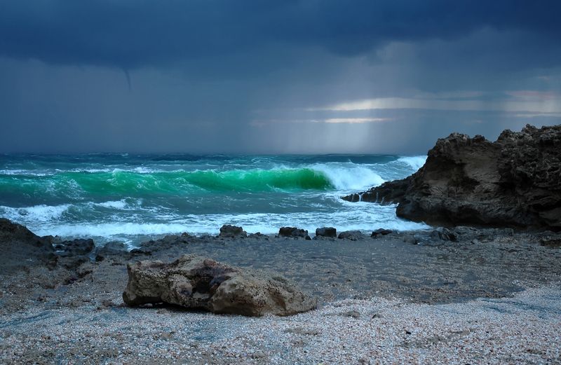 Рождение водяного смерча.photo preview