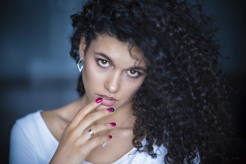 Brunette, Curly hair, Portrait Kingaphoto preview