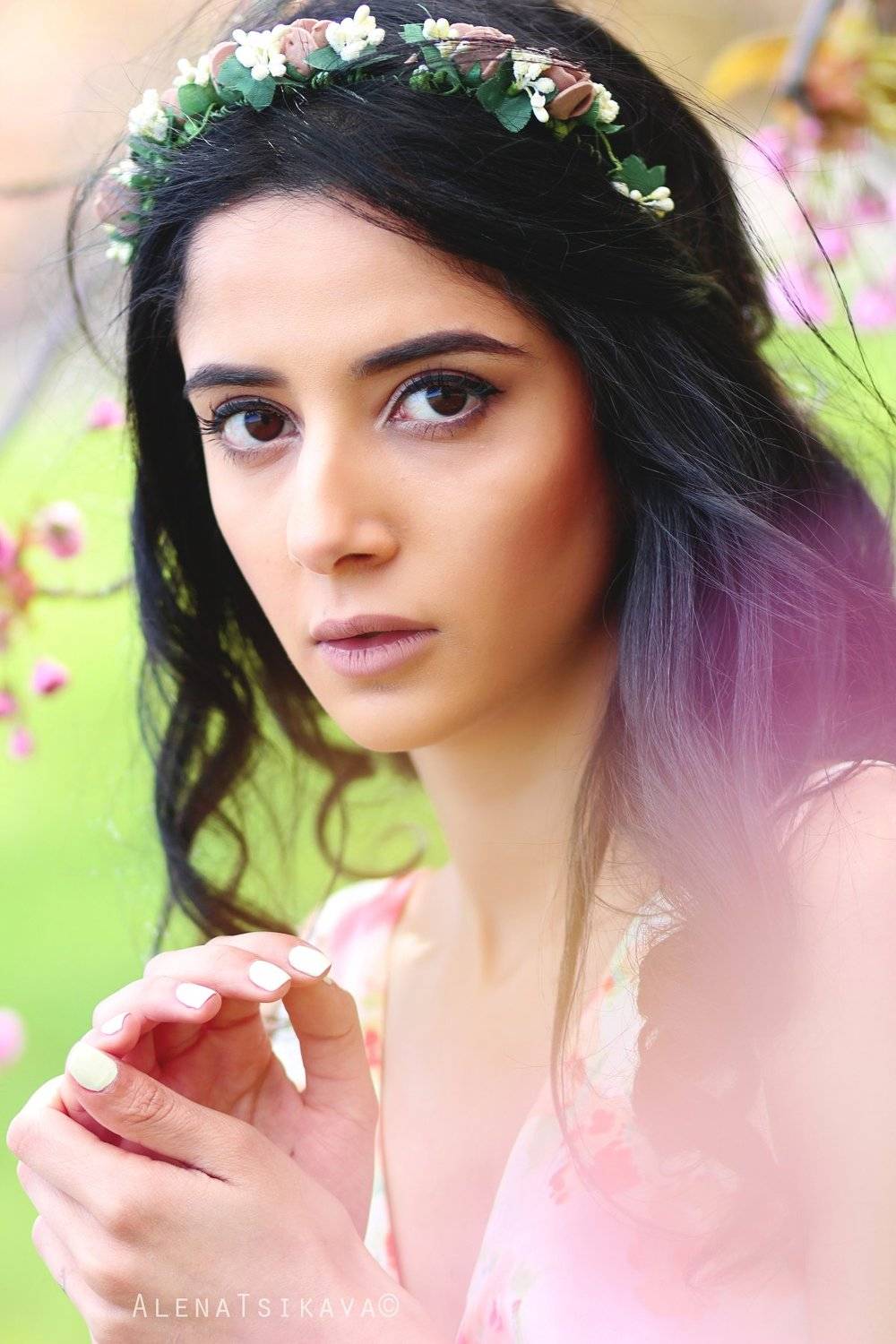 girl spring portret poto девушка портрет весна брюнетка красота венок руки фото киев днепр модель fashion alenatsikava, Алёна Цикава