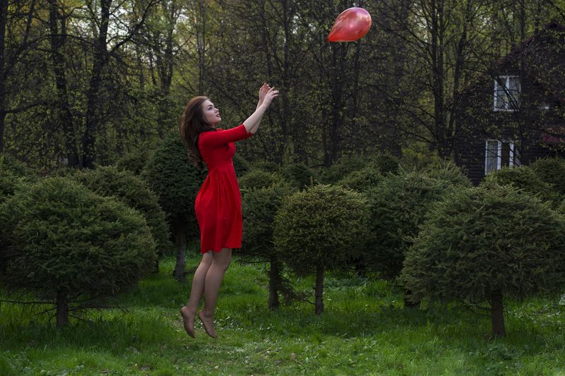 В след за красным шарикомphoto preview