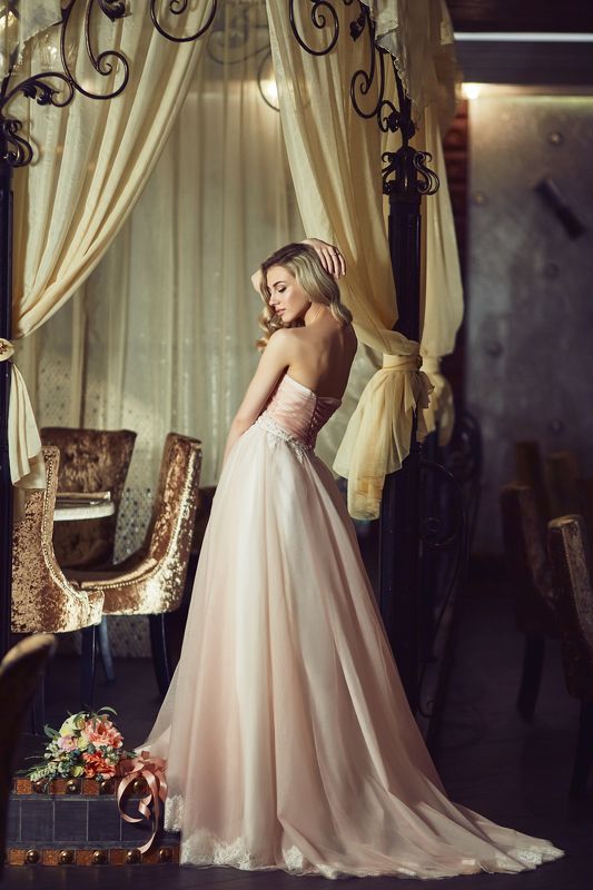 Букет, Модель, Невеста, Невеста в платье, Свадебное платье, Худая девушка, Худая невеста photo preview