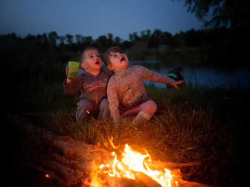 дети, вечер, костёр, огонь, вода, пруд, сумерки, детство, радость, удивление, познавание Через тернии к звёздамphoto preview