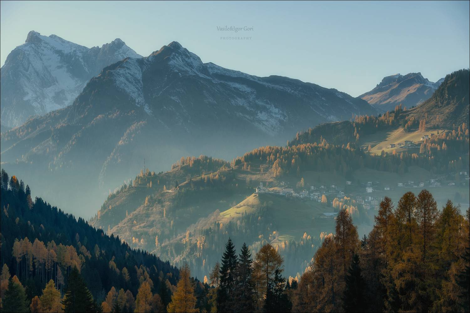 доломитовые альпы,италия,village,осень,mountain,деревня,церквушка,monte pelmo,santa lucia,тени,alps,лиственница,dolomites,свет,selva cadore,church, Гори Василий