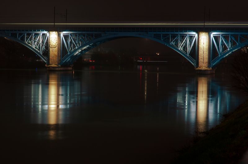 мост река ночь вода фонарь поезд Мостphoto preview