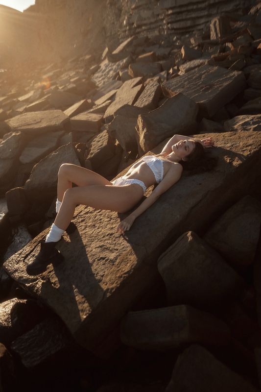 #artphotography #blackandwhitephoto  #naturalbeauty #moodyportrait #softlight Natashaphoto preview