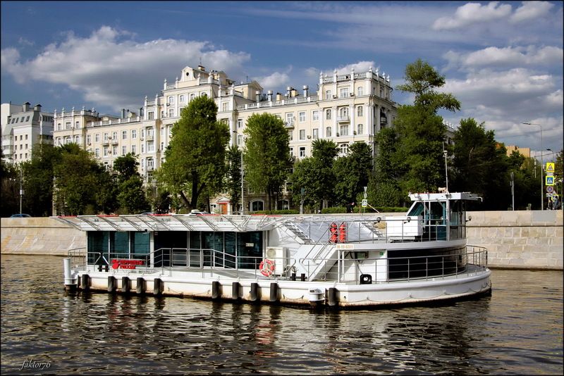 город, архитектура,  москва Вертолётные площадки на Москва реке фото превью