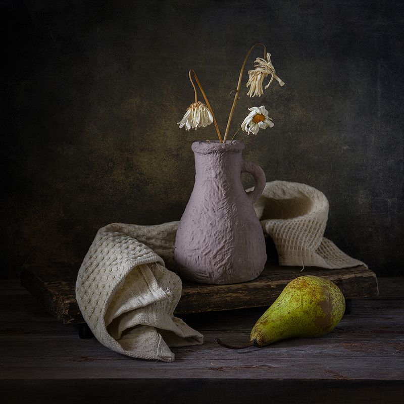 груша, ваза, цветы, подставка, салфетка photo preview