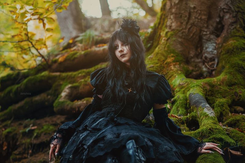 портрет, девушка, готика, лес, древнее дерево, мох, природа Тайны готического лесаphoto preview