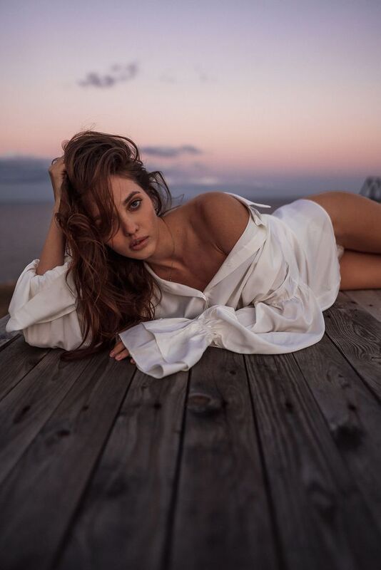 #artphotography #blackandwhitephoto  #naturalbeauty #moodyportrait #softlight Natashaphoto preview