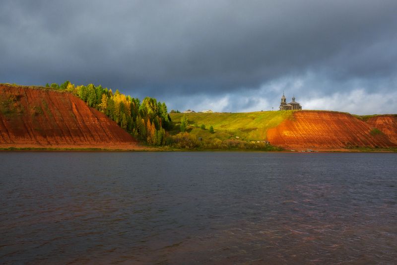 север осень река церковь Свет в ненастьеphoto preview