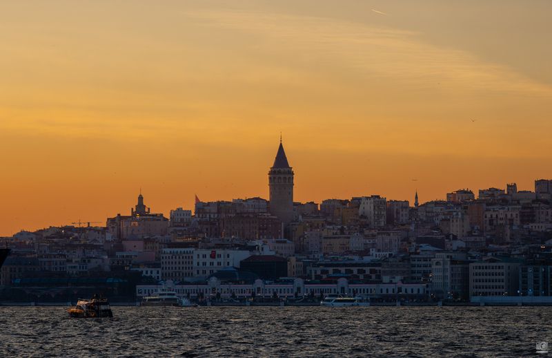 стамбул Вид на Галатскую башню с акватории Босфораphoto preview