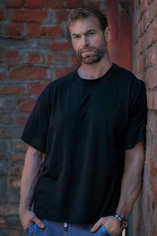 Мужской портрет, актёр, лето, воскресный день Андрейphoto preview