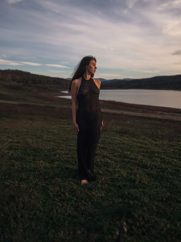 #girl #dress #lake #nature #sunset #outdoors #field #mountains #portrait #evening Juliaphoto preview