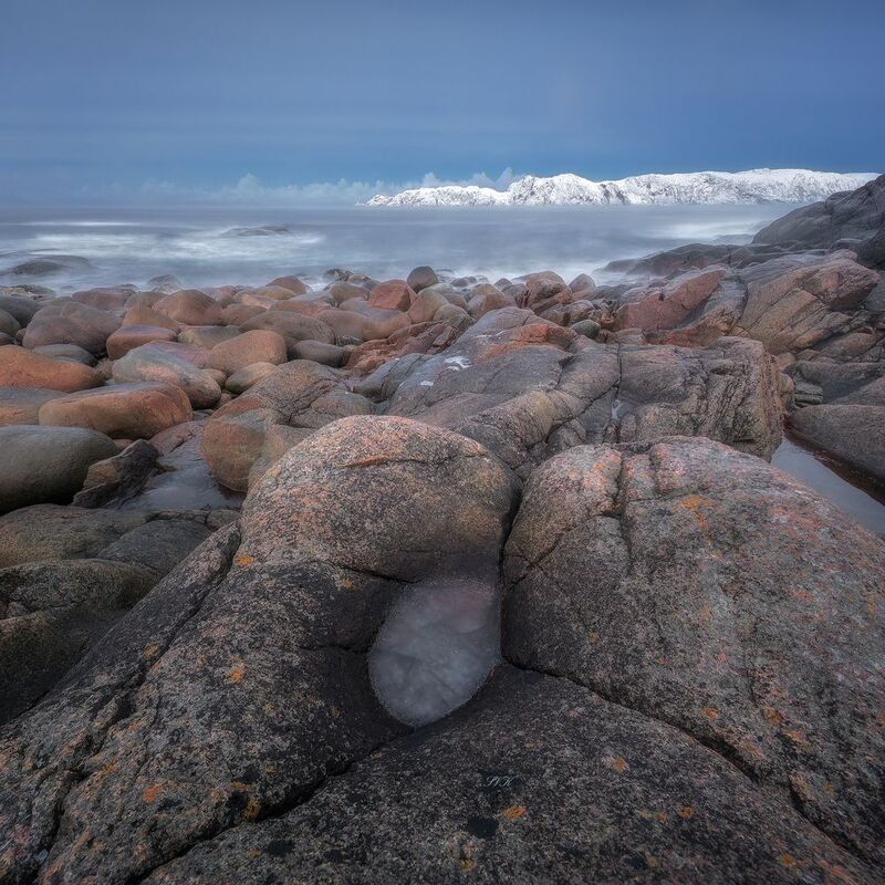 На побережье Баренцева моряphoto preview