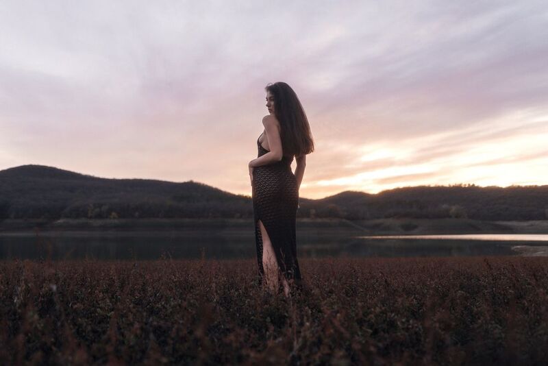 #girl #dress #lake #nature #sunset #outdoors #field #mountains #portrait #evening Juliaphoto preview