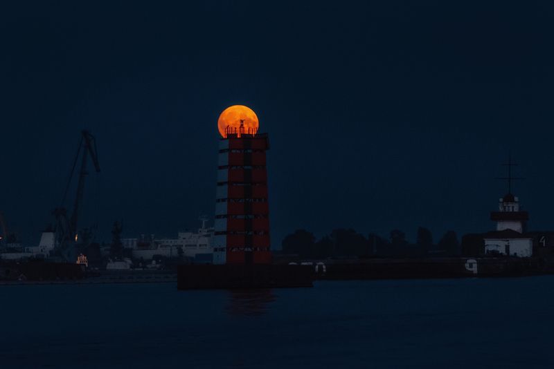 луна Кронштадт Финский залив ночь Луна в Кронштадте фото превью