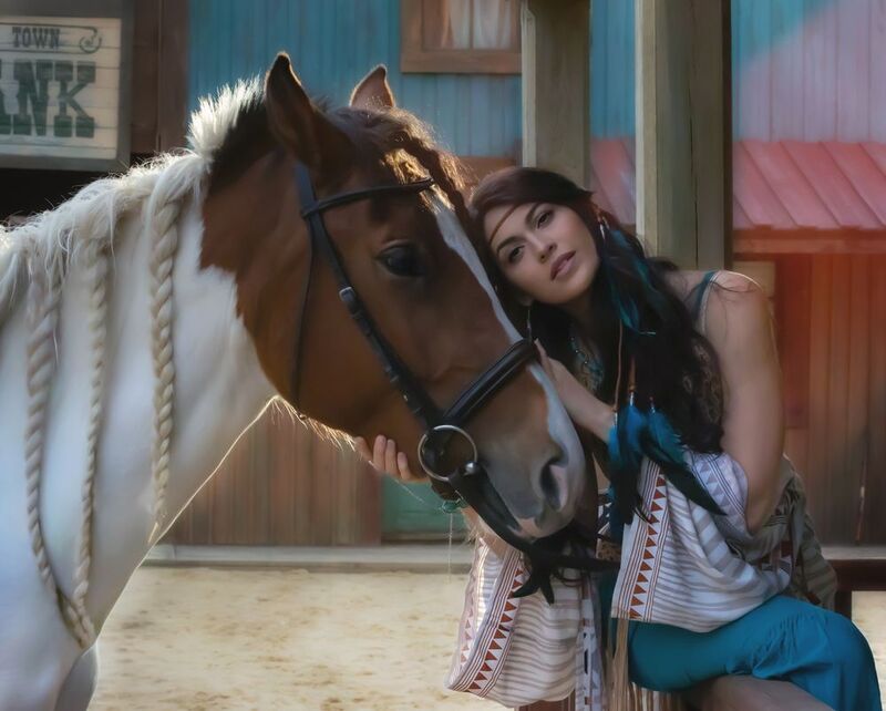 Девушка, ранчо, вестерн, летний день, лошадь На закате фото превью