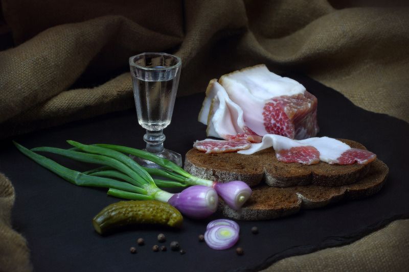 натюрморт сало водка Про сало.photo preview