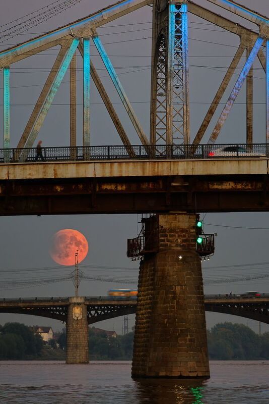 Лунное затмениеphoto preview