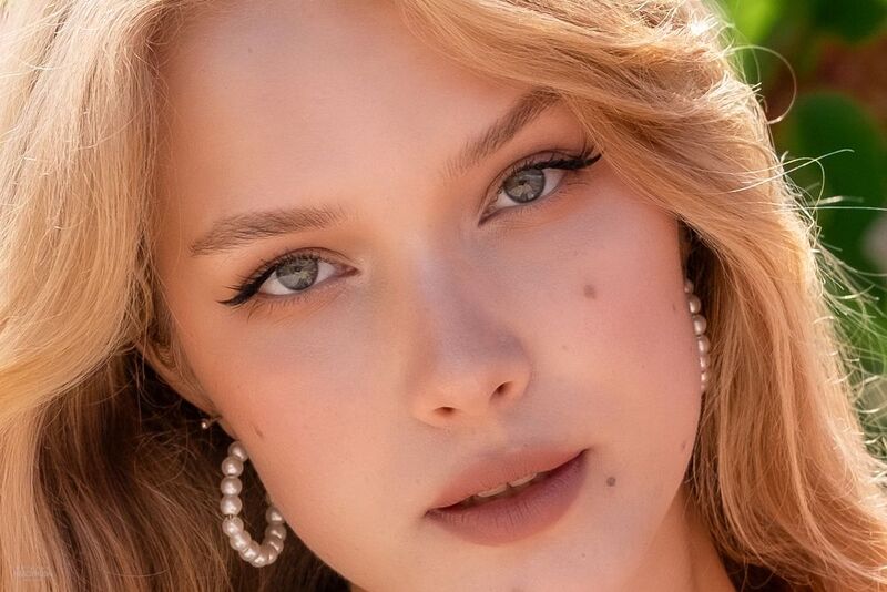 блондинка, лето, девушка с голубыми глазами Блондинкаphoto preview