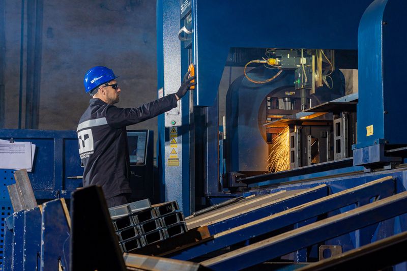 Завод, Станок, Рабочий, Пламя Завод Перспективные технологииphoto preview