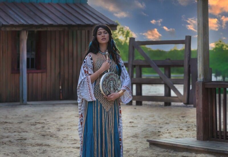 Красивая девушка, ранчо вестерн, вечер, закат, костюм этно, бохо Призыв фото превью