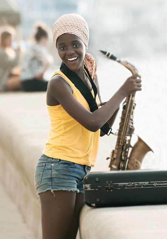 гавана, куба, набережная малекон, молодая девушка, саксофонистка Вам сыграть?photo preview