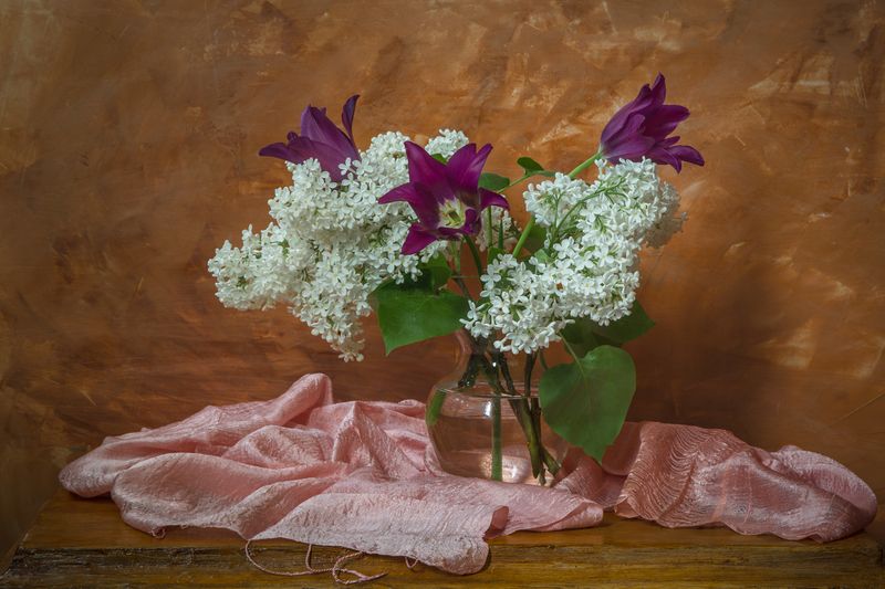 Сирень и тюльпаны.photo preview