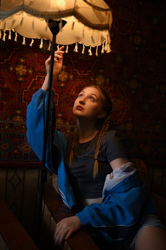 портрет, девушка, женский портрет, портрет девушки, теплые тона, портрет в интерьере, интерьер, жанровый портрет, портреты в цвете, portrait, girl, female portrait, portrait of a girl, warm tones, portrait in an interior, interior, genre portrait, portrai Back to the pastphoto preview