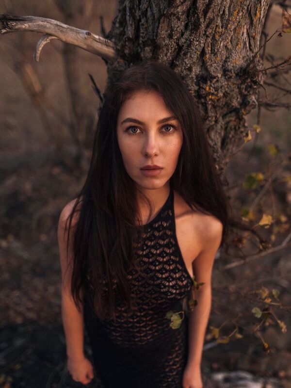 #girl #dress #lake #nature #sunset #outdoors #field #mountains #portrait #evening Juliaphoto preview