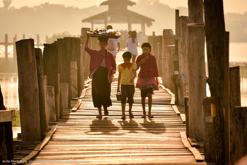 lnle Myanmar woman wooden bridge  The Woman and her daughters photo preview