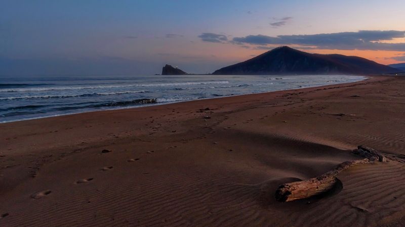 осень вечер бухрудная Пустынный осенний пляжphoto preview