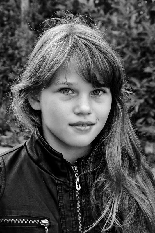 девушка, портрет, глаза, взгляд, чб, апатиты На пороге. 2013 годphoto preview