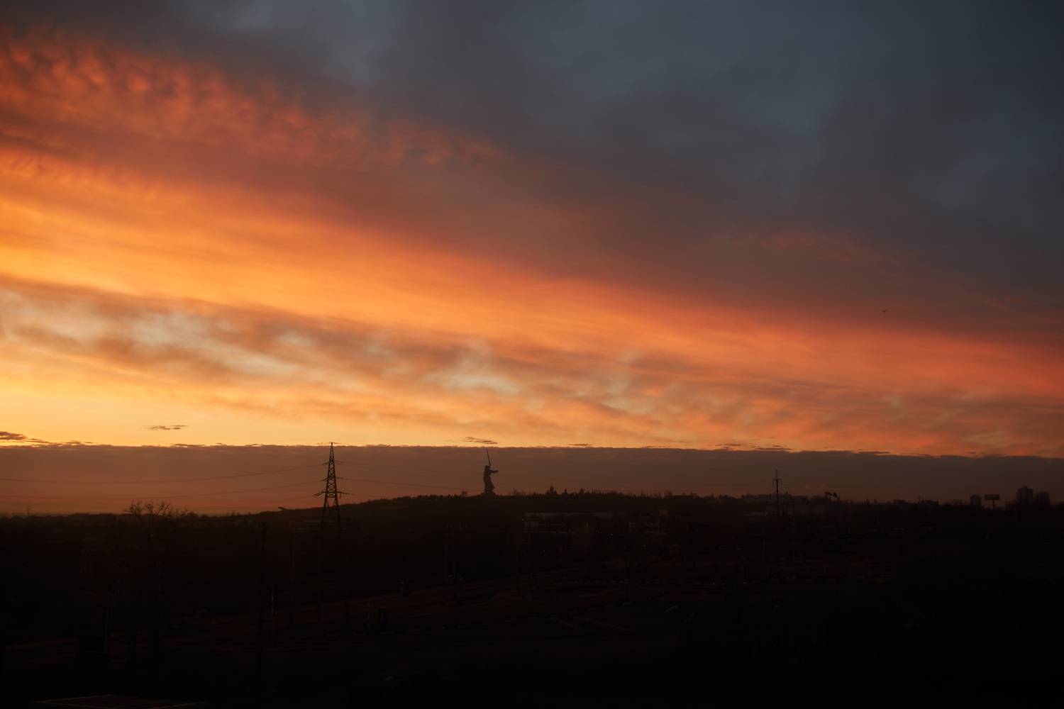 Рассвет над Мамаевым Курганом. Автор: Павел Сторчилов мамаев курган, волгоград, рассвет, , Павел Сторчилов