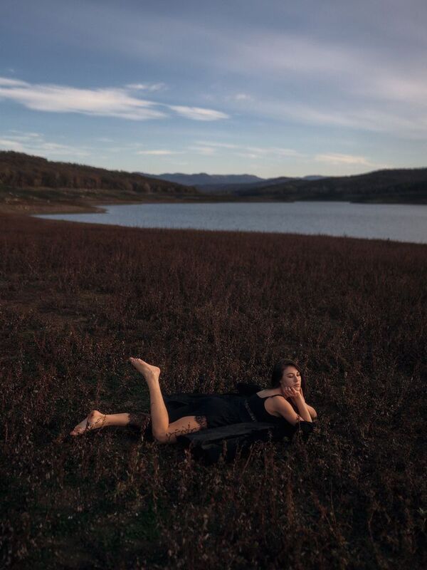 #girl #dress #lake #nature #sunset #outdoors #field #mountains #portrait #evening Juliaphoto preview