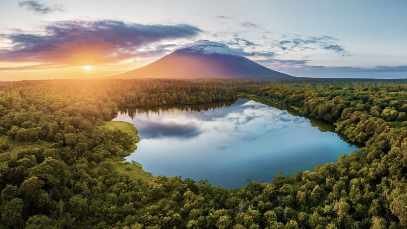 россия, дальний восток, курильские острова, курилы, итуруп, озеро, вулкан, закат, природа, пейзаж, russia, far east, kuril islands, iturup, lake, volcano, sunset, nature, landscape Там, где начинается Россия фото превью