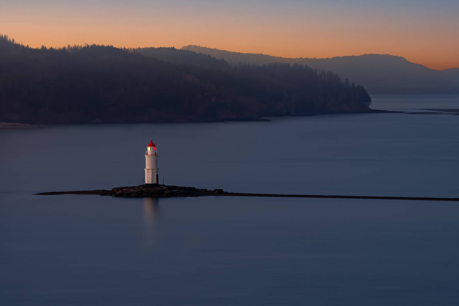 Первый свет дня.. Автор: Романский Владимир (NikonZoom) , Романский Владимир (NikonZoom)