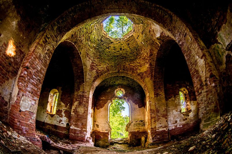 Склеп, церковь, панорама, заброшка, заброшенное здание, Ленинградская область Старая церковьphoto preview