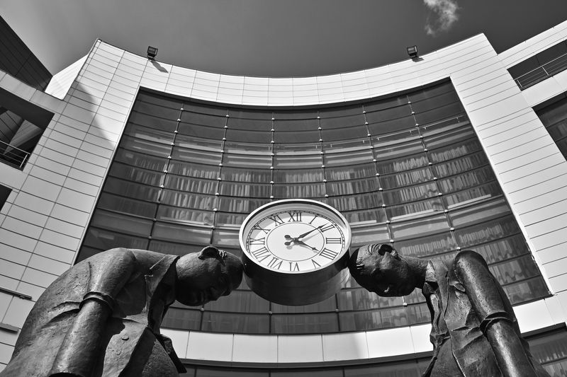 sky, landscape, city, people, street, travel, bw, urban, architecture, cityscape, building, monument, man, white, 50mm, monochrome, black, time, run, watch, world, end, clock, age, human, social, problem, caste, stand, slave, чб, город, пейзаж, архитектур Рабы времениphoto preview