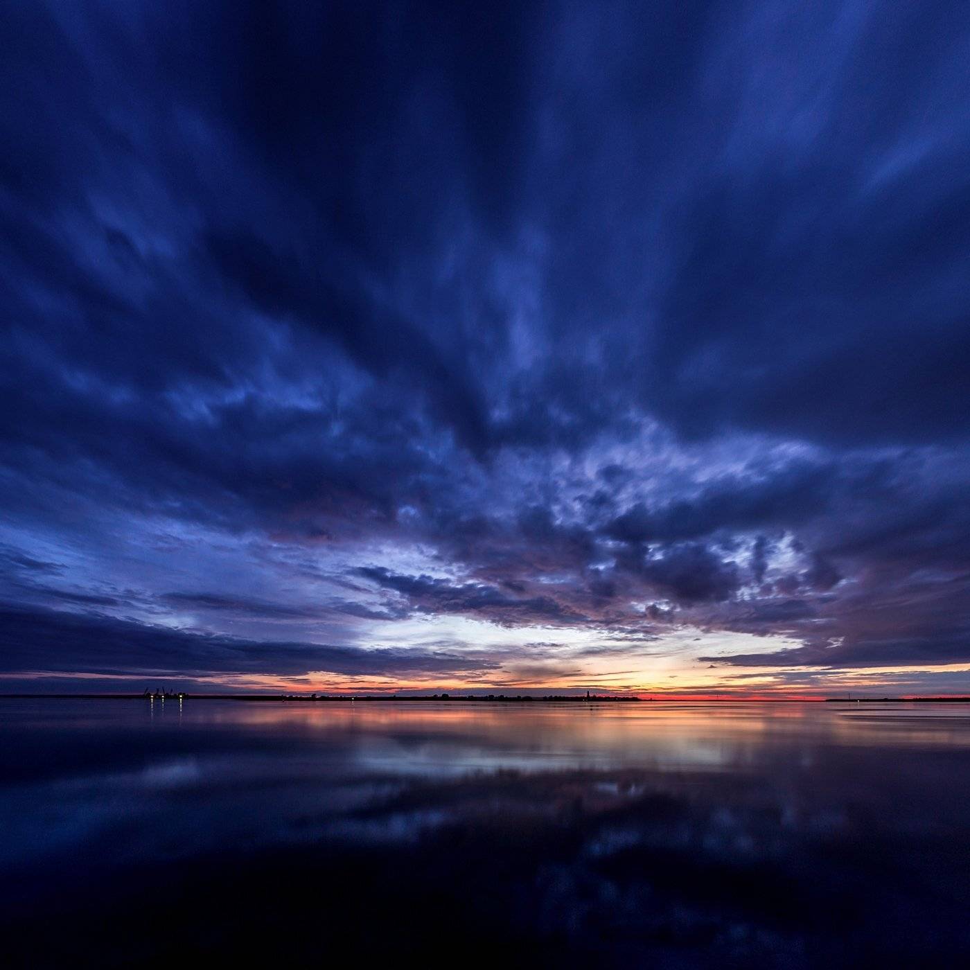 Закат на р. Кама. Автор: Владимир Ушаков река, кама, отражение, закат, небо, вечер, Владимир Ушаков