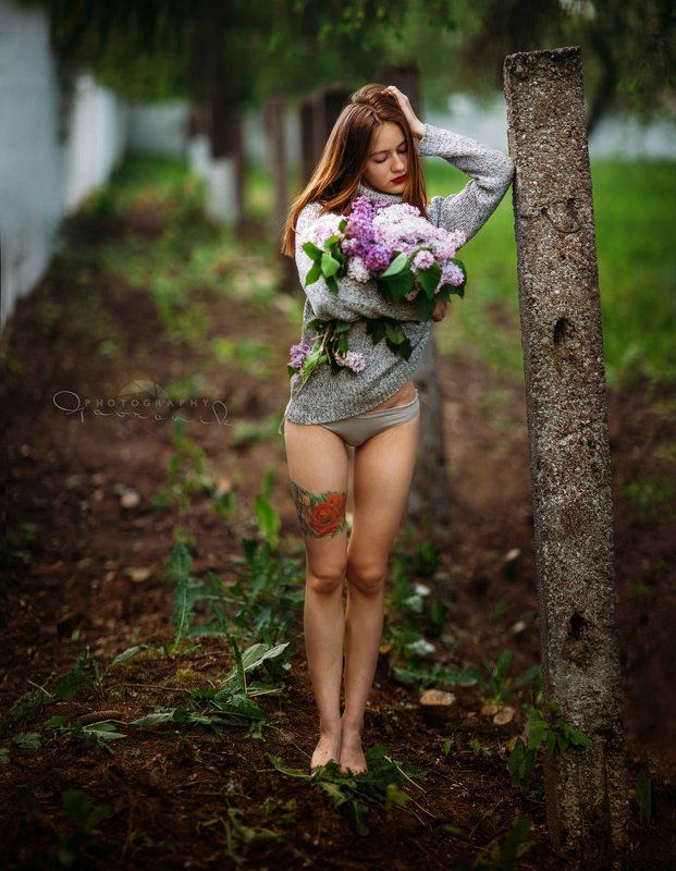 Ира и сирень photo preview