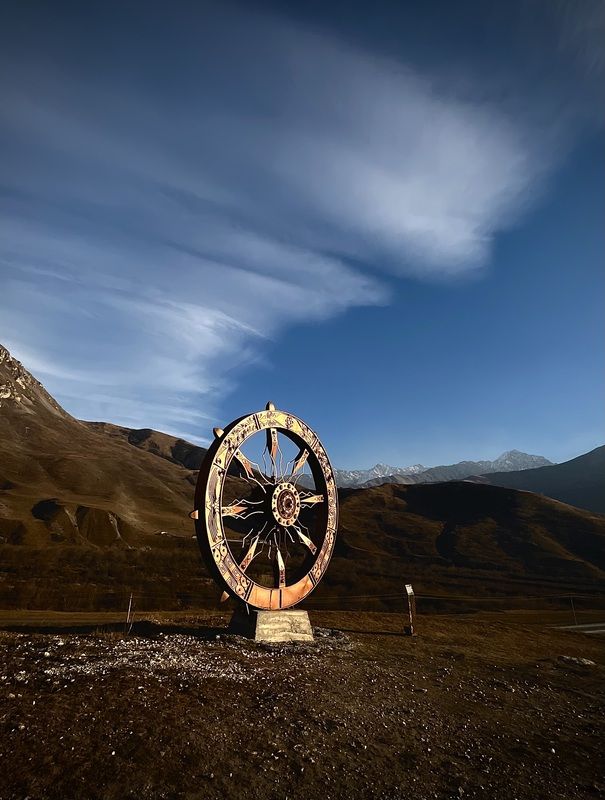 колесо барсага -персонифицированное всесокрушающее огненное колесо в осетинском нартском эпосе Даргавс. Осетия. Колесо БАРСАГАphoto preview