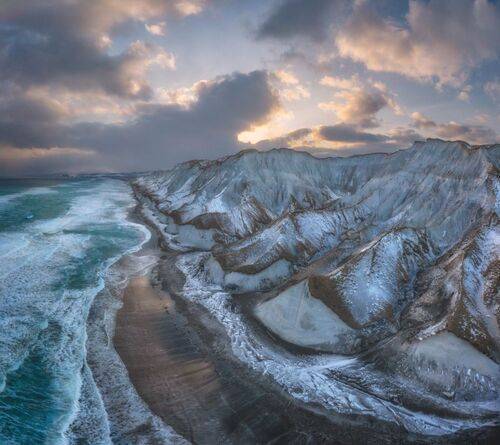 Белые скалы зимой. Итуруп.