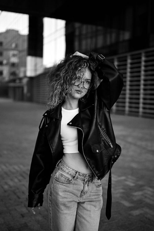 портрет, уличный портрет, улица, улицы города, девушка, женский портрет, portrait, street portrait, street, city portrait, girl, girl portrait, woman portrait, монохром, чб, черное и белое, monochrome, bnw, black and white, Guzel фото превью