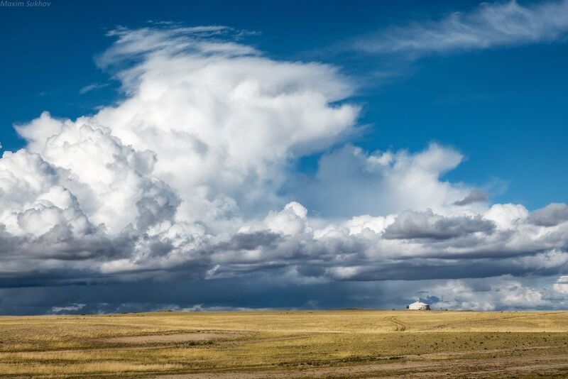 Монголия, юрта, степь, непогода, тучи, гроза, небо Одинокая юртаphoto preview