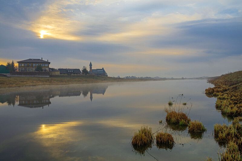 озеро посёлок утро облака отражение photo preview