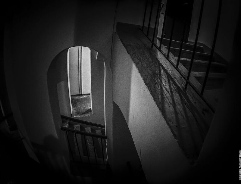 город монохром лестница завитки архитектура По тайным тропам параднойphoto preview